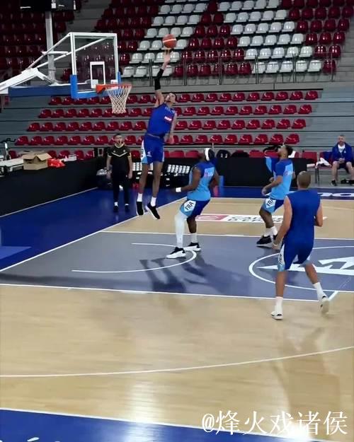 文班亚马被断球 亚历山大跳步上篮得手